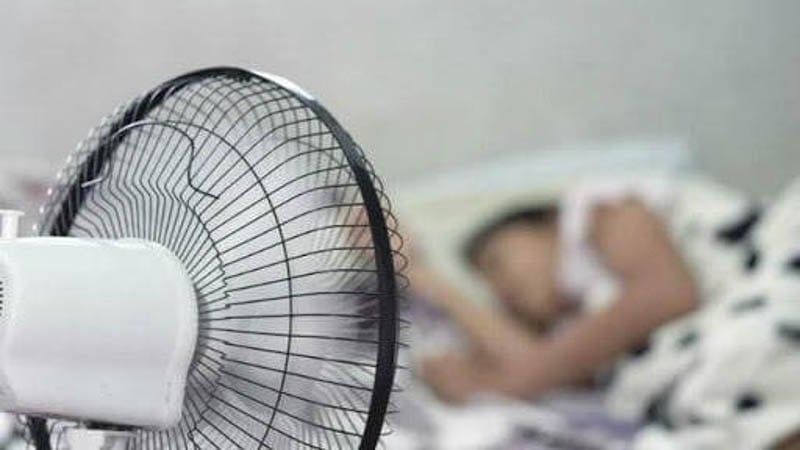 Những lưu ý khi bị sốt nằm quạt