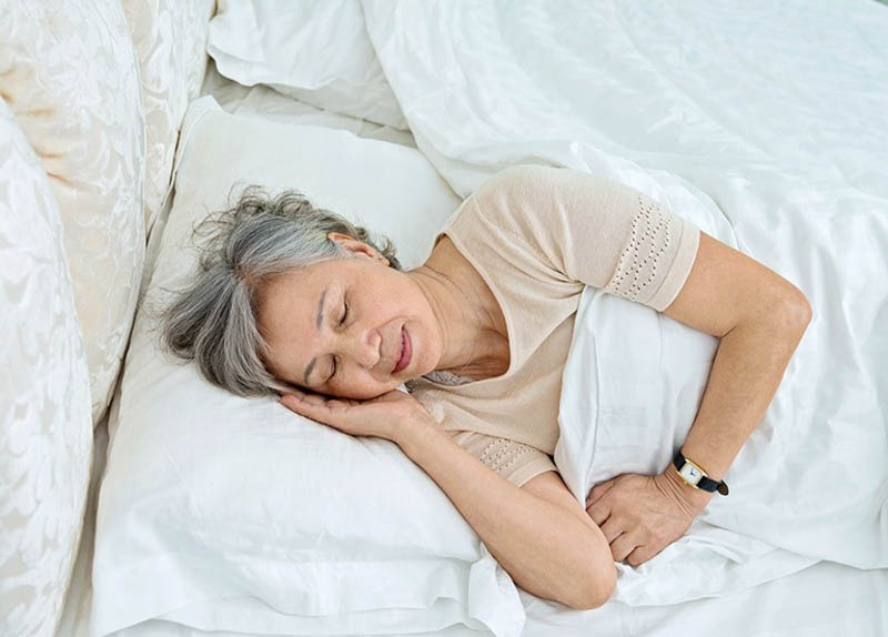 Nhiệt độ điều hòa phù hợp với người già là từ 26-27 độ C