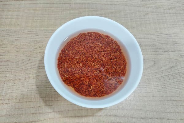 Ngâm gạo trước khi nấu
