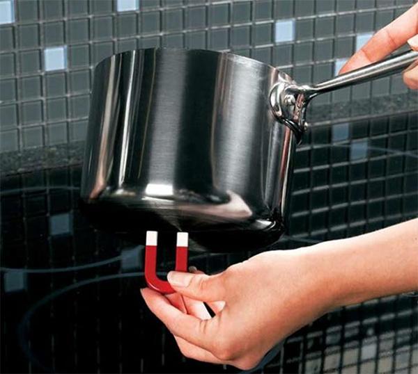 Bếp từ không nhận nồi nấu nếu nồi được làm từ vật liệu không nhiễm từ