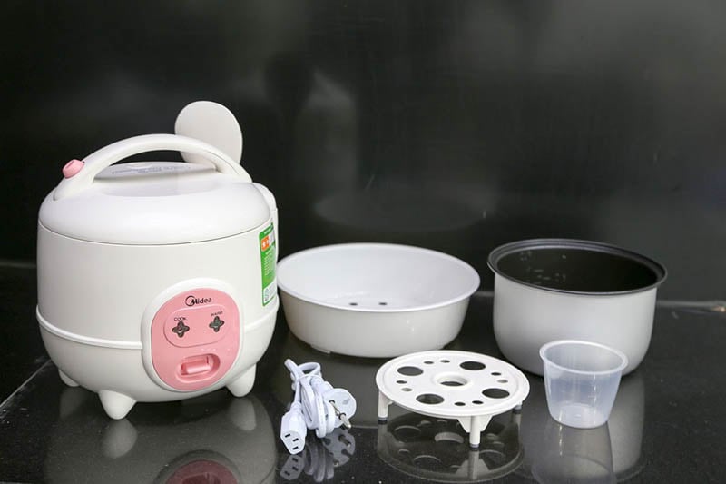 Midea được nhiều người biết đến bởi sở hữu những dây chuyền công nghệ hoàn thiện, giá thành phải chăng, dễ sử dụng và được trang bị nhiều tính năng thông minh