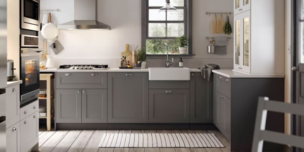 ​Tủ bếp trắng xám trang nhã với phụ kiện mang đến cảm giác tiện nghi, sang trọng và hợp phong thủy