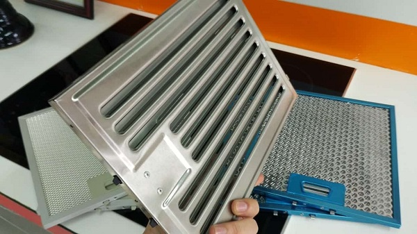 Lưới lọc dễ dàng tháo rời giúp bạn dễ dàng vệ sinh máy sau khi sử dụng