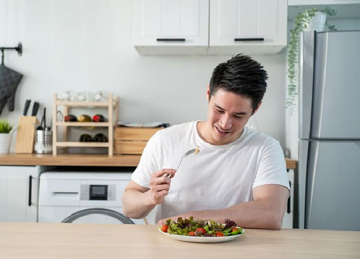 Nam giới bị yếu sinh lý nên ăn uống gì để hỗ trợ cải thiện tình trạng?