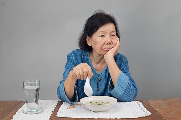 Buồn nôn, chán ăn dấu hiệu bệnh tim