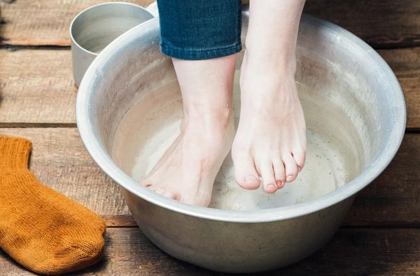 Ngâm chân nước ấm
