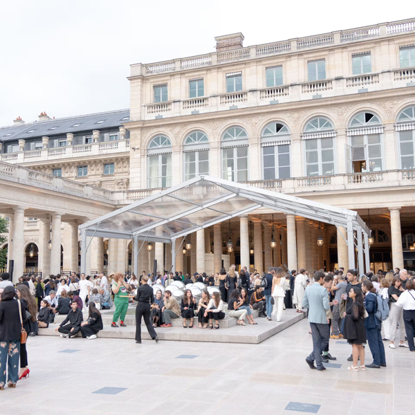 Đằng sau sân khấu tại buổi trình diễn thời trang FW24 của Lacoste