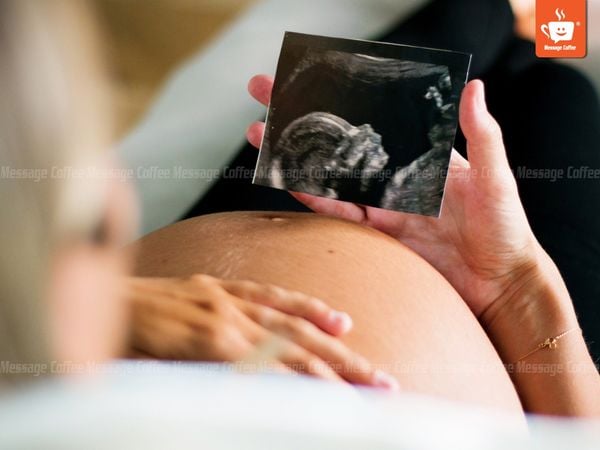 bầu uống cà phê sữa được không
