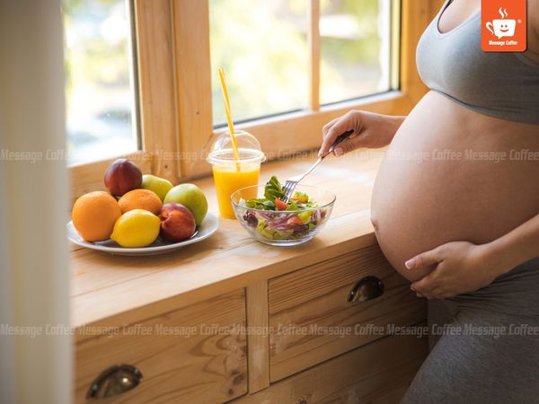 bầu uống cà phê sữa được không