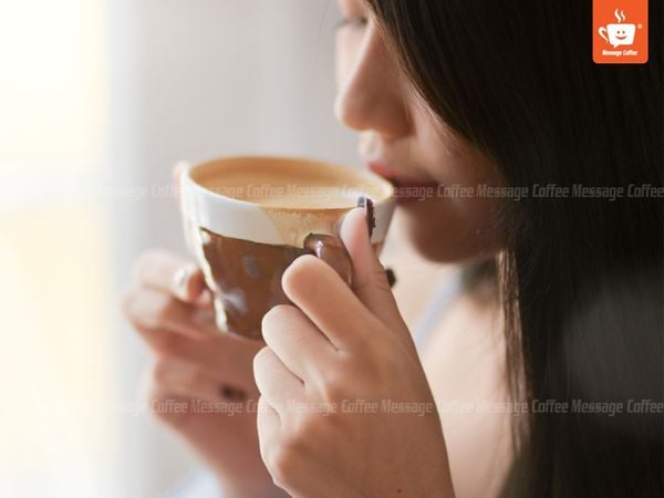bầu uống cà phê sữa được không