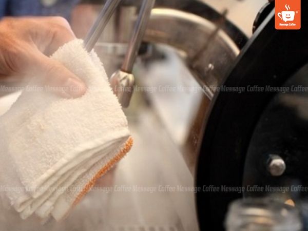 vệ sinh vòi sữa