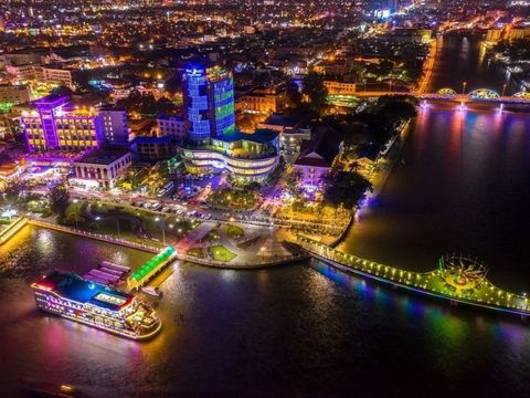 Du lịch đêm Cần Thơ thu hút khách với phố đi bộ, chợ đêm và lễ hội sông nước
