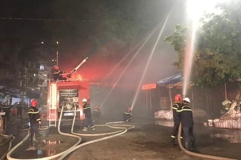 Ống Cứu Hỏa Trắng - V&ograve;i chữa ch&aacute;y