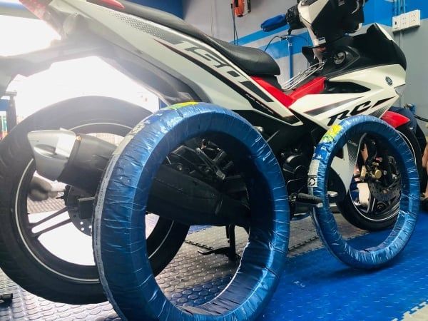 Dầu nhớt xe Moto Voltronic EVO Honda 10w30 thích hợp tiết kiệm cho tân sinh viên