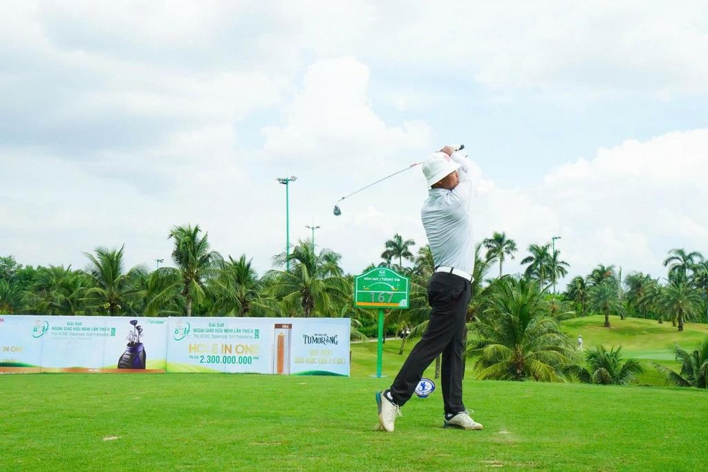 GIẢI GOLF NGOẠI GIAO HỮU NGHỊ LẦN THỨ 2: SÂM NGỌC LINH TU MƠ RÔNG KON TUM TẠO DẤU ẤN Ở SÂN CHƠI NGOẠI GIAO ĐẲNG CẤP