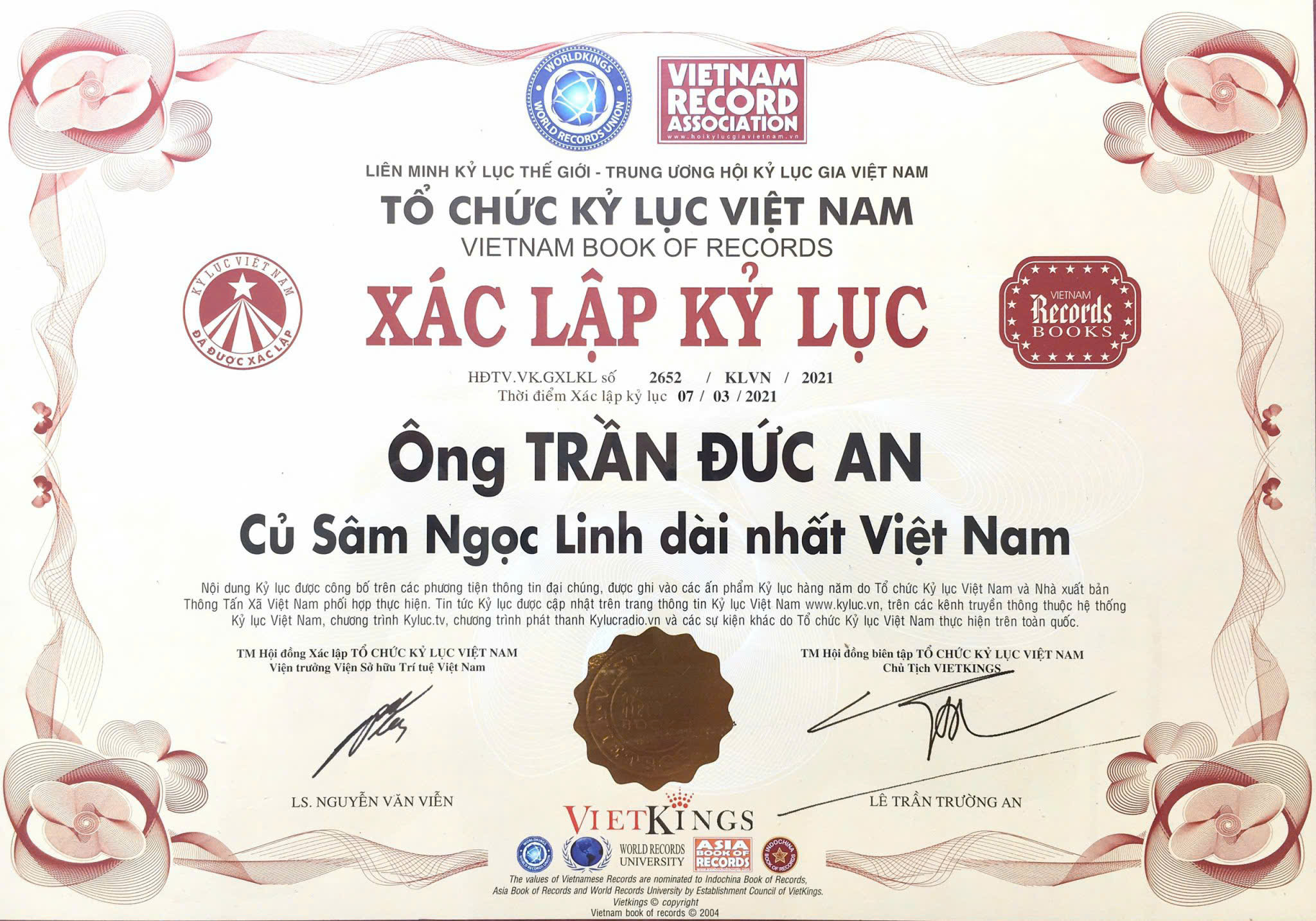 Kỷ lục mới: Cặp sâm Ngọc Linh dài 70 cm, nặng gần 1kg, hơn 100 năm tuổi