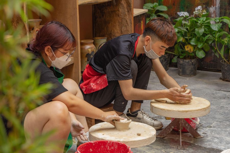 Tham quan trung tâm tinh hoa làng nghề Việt