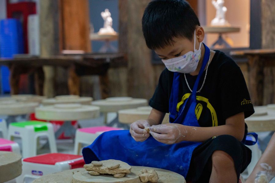Tham quan trung tâm tinh hoa làng nghề Việt