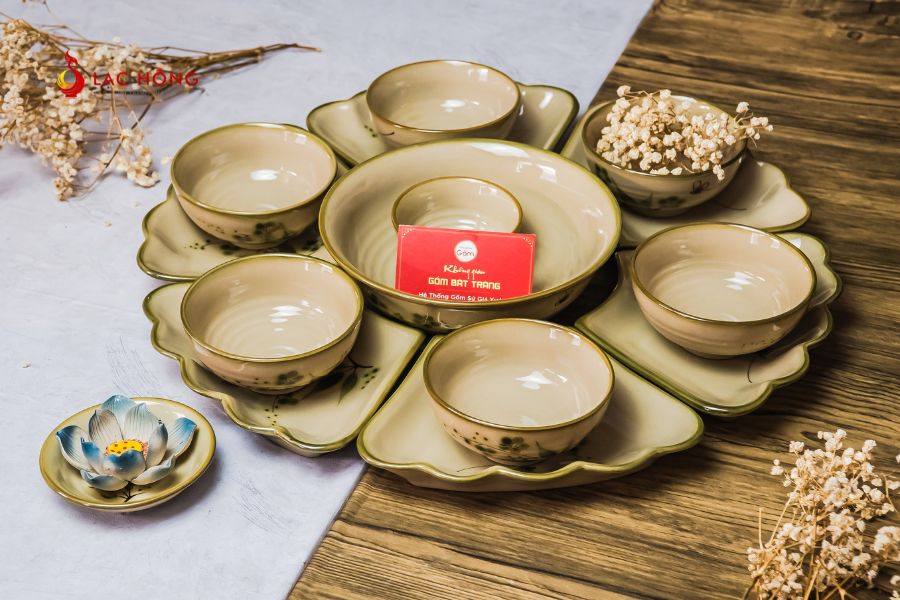 Chén dĩa Lạc Hồng