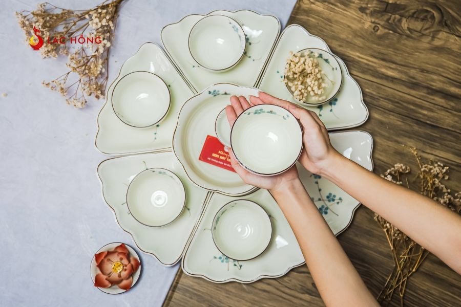 Chén dĩa Lạc Hồng