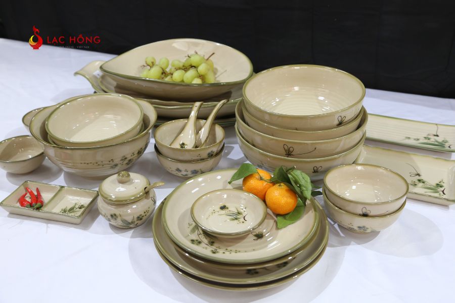 Chén dĩa Lạc Hồng