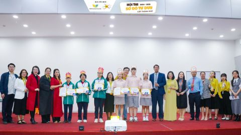 NHÓM 03 TỎA SÁNG TẠI CHUNG KHẢO HỘI THI SƠ ĐỒ TƯ DUY NGÀY 09/12/2024