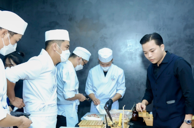 Mở Hộp Bí Mật - Những Buổi Tiệc Omakase Cao Cấp Hàng Trăm Triệu Tại Nhà