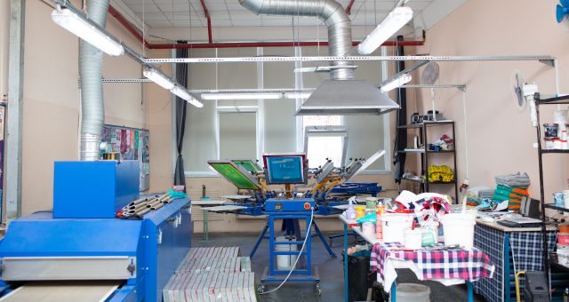xưởng in lụa áo thun đồng phục