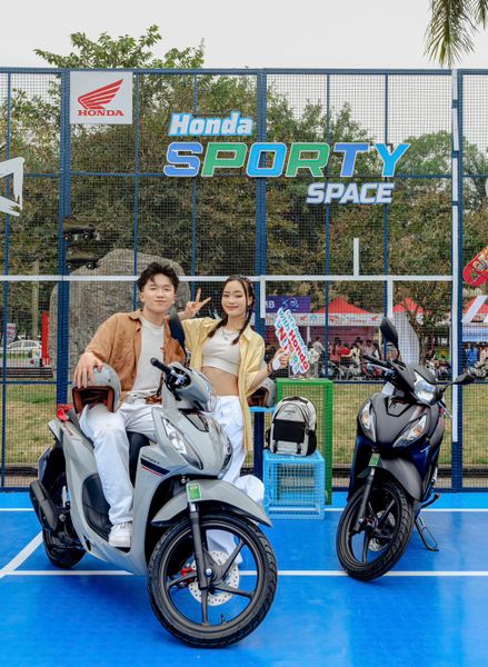 Bộ Đôi Xe Tay Ga 2025 Chinh Phục Trái Tim Bóng Hồng Việt