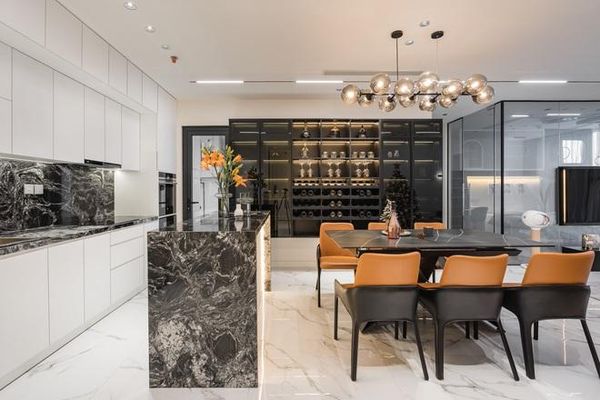 Nội thất 3 tông trong căn hộ phong cách nghỉ dưỡng của cặp vợ chồng trẻ