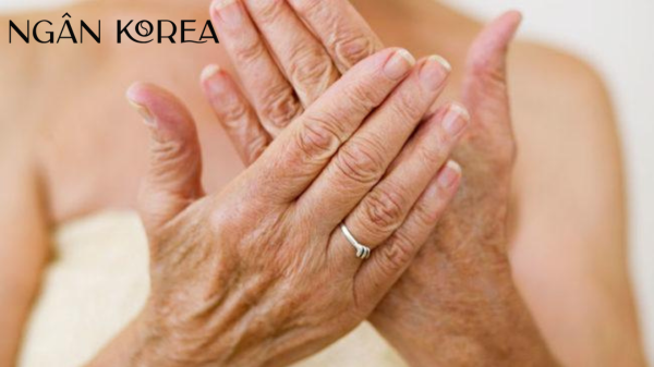 Dấu hiệu lão hóa da tay
