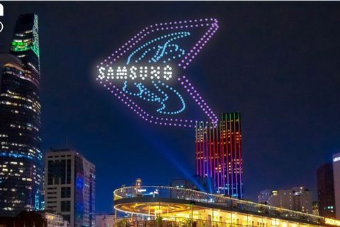 BÙNG NỔ LIVESHOW ÁNH SÁNG - 200 FLYCAM GHÉP HÌNH NGHỆ THUẬT LẦN ĐẦU TIÊN TẠI VIỆT NAM