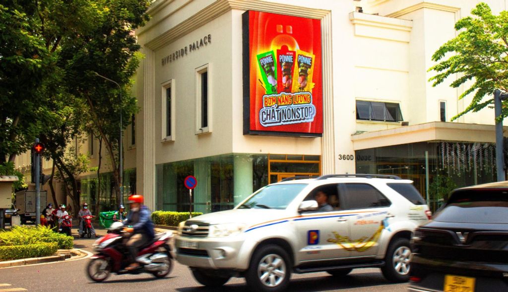 Chọn Vị Trí Biển Quảng Cáo Ngoài Trời: Trung Tâm Thành Phố Hay Khu Vực Ngoại Ô?