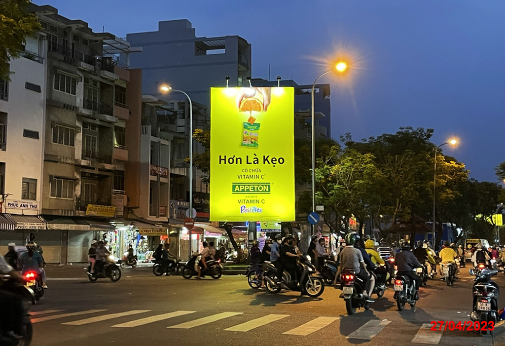 Hiệu Quả Biển Quảng Cáo Ngoài Trời Tại Các Ngã Tư Đông Đúc Ở TP.HCM