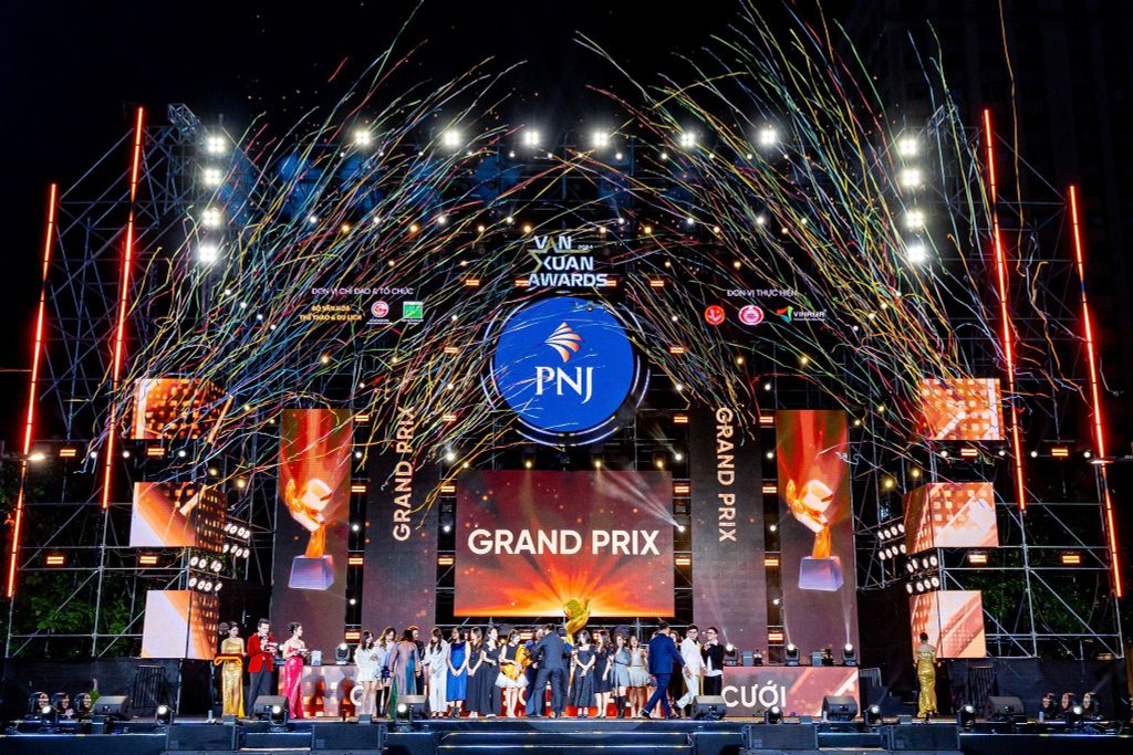 Công Ty Cổ Phần Vàng Bạc Đá Quý Phú Nhuận (PNJ) đã xuất sắc giành giải Grand Prix tại đêm trao giải Vạn Xuân Awards 2024.
