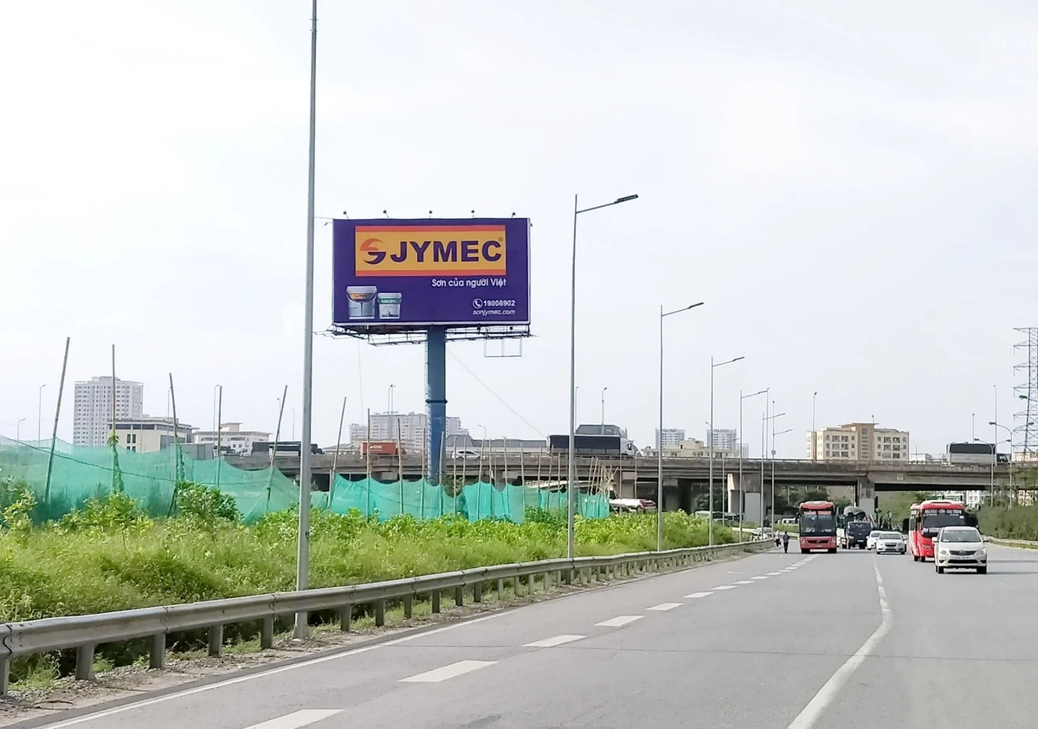 Quảng cáo ngoài trời quận Hoàng Mai: Lợi thế vị trí vàng trên quốc lộ và nội đô