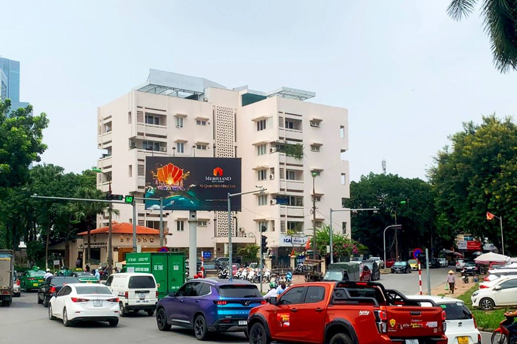 Định vị thương hiệu với bảng quảng cáo ngoài trời Ba Đình