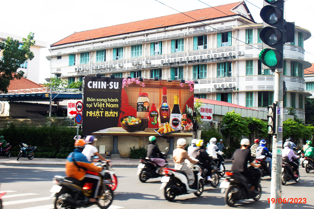Quảng Cáo Ngoài Trời (OOH) Có Đáng Để Đầu Tư Hay Không?