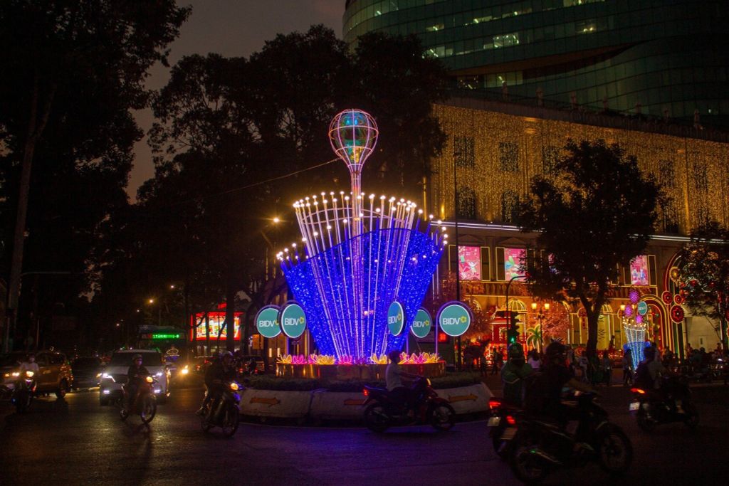 VINAMA ĐIỂM TÔ SẮC XUÂN VỚI CÔNG TRÌNH ĐƯỜNG ĐÈN TẾT 2024