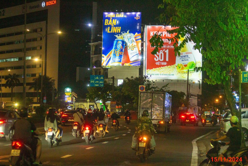 7 Sai Lầm Khi Chọn Vị Trí Biển Quảng Cáo Ngoài Trời & Cách Khắc Phục