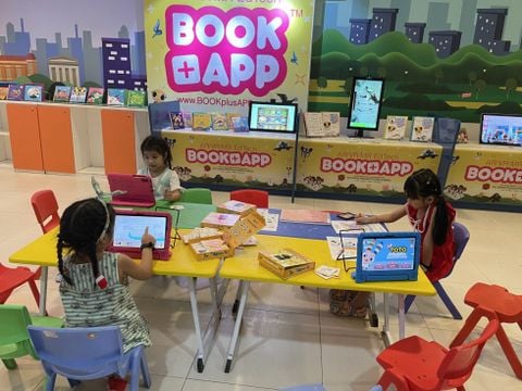 ỨNG DỤNG CÔNG NGHỆ AR/VR/MR VÀO VIỆC HỌC TIẾNG ANH