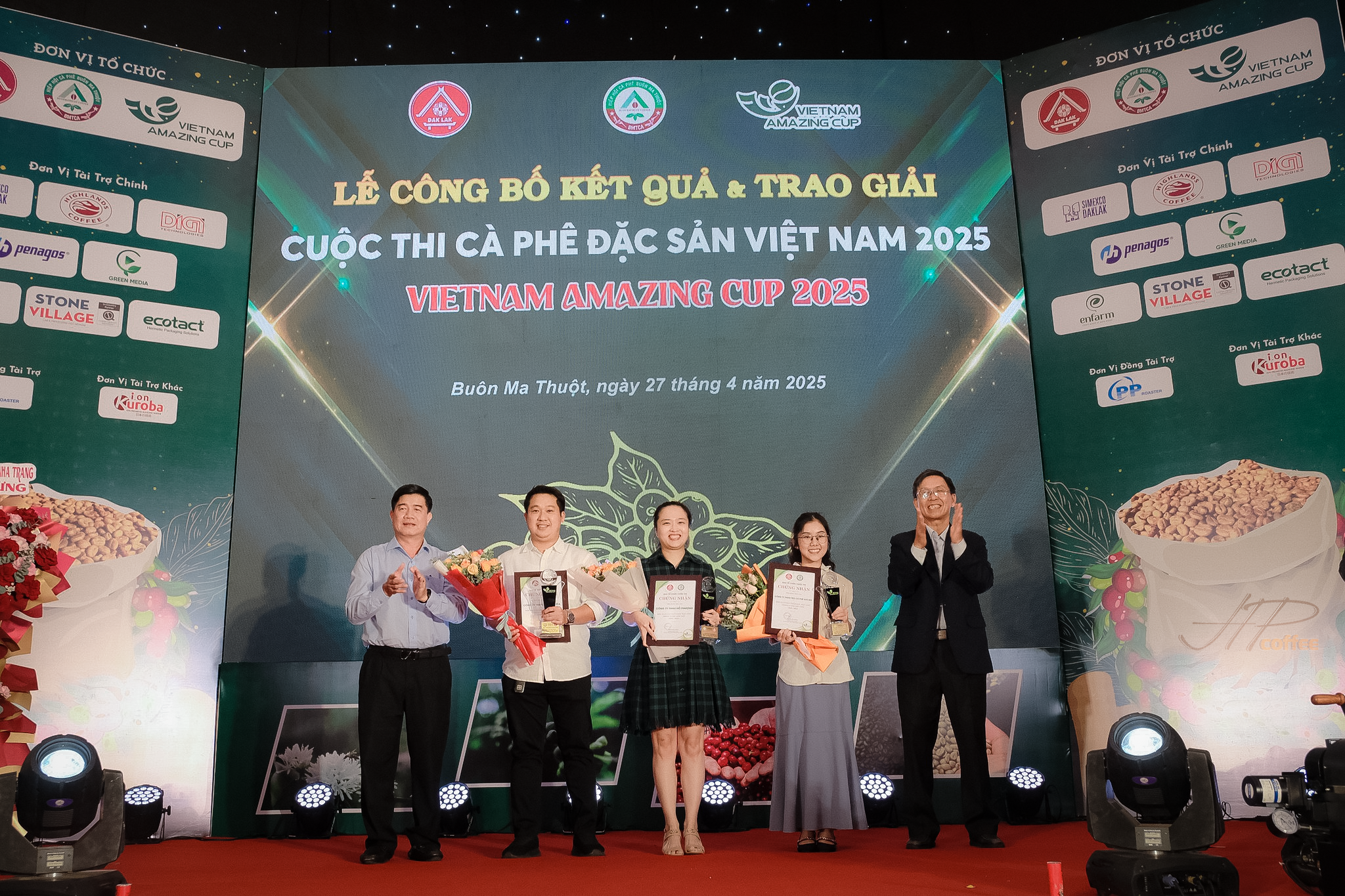 HỒ PHƯỢNG –VINH DỰ NHẬN CHỨNG NHẬN LÀ ĐƠN VỊ CÓ CÀ PHÊ ĐẶC SẢN 5 NĂM LIÊN TIẾP