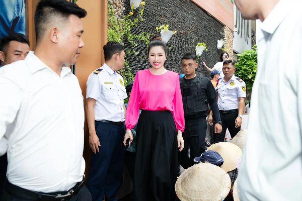 Chủ tịch Tập đoàn Bảo vệ Long Hoàng – Hoa hậu Bùi Thị Hà và Hành Trình 20 Năm Làm Thiện Nguyện Theo Cách Riêng
