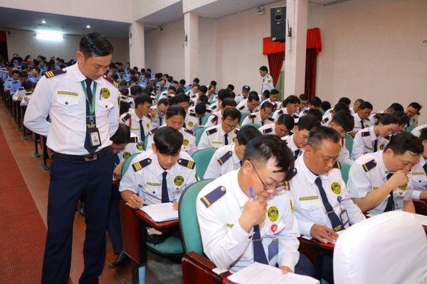 thi-sat-hạc-trong-nghe-bao-ve