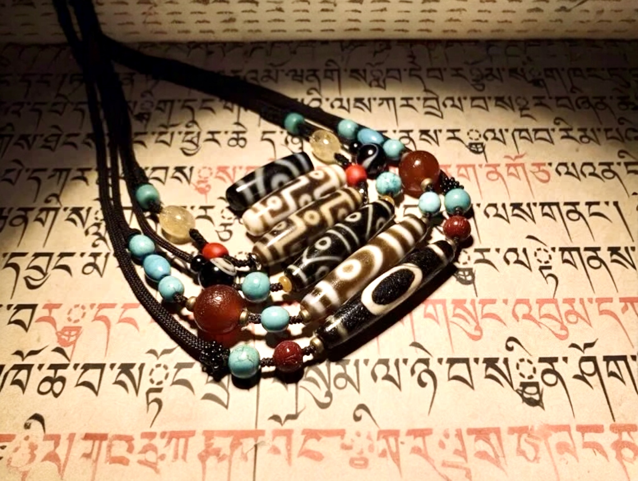 Dzi Beads Trở Thành Viên Đá Được Săn Đón Trên Khắp Thế Giới