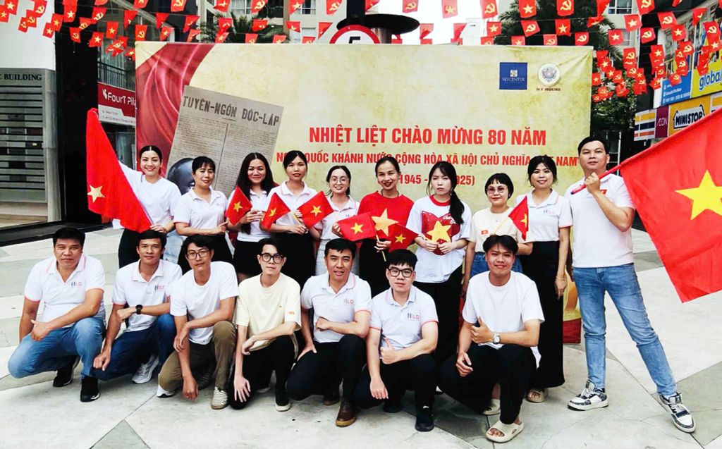 Tập thể Hilo CN TP.HCM chào mừng Quốc Khánh 2/9