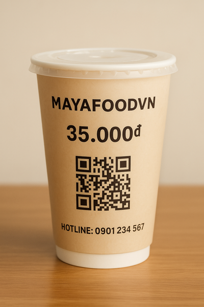 Mẫu ly trà sữa in đủ thông tin thương hiệu, giá và mã QR giúp tăng uy tín.