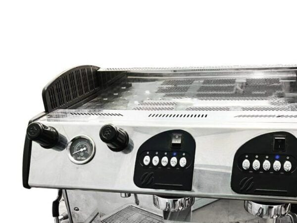 Expobar Markus 2 Group có hệ thống nút bấm dễ sử dụng
