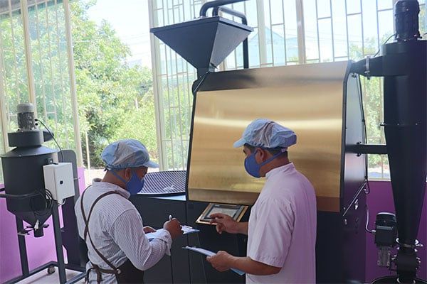 Laven Coffee có đội ngũ nhân viên rang cà phê với chứng chỉ quốc tế