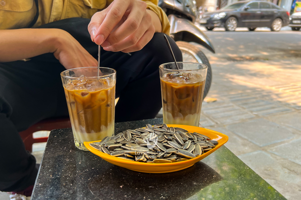 cung-tim-hieu-ve-ca-phe-viet-nam-va-cach-pha-phin-ca-phe-sua-da-dang-thom-beo-chuan-gu-viet